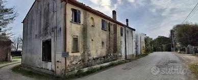 Immobile in asta di 196 m² con 5 locali e box auto