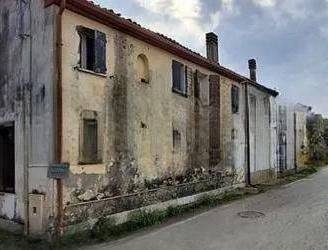 Immobile in asta di 196 m² con 5 locali e box auto