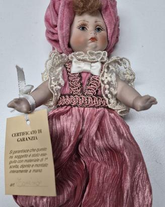 Bambola vintage da collezione in porcellana