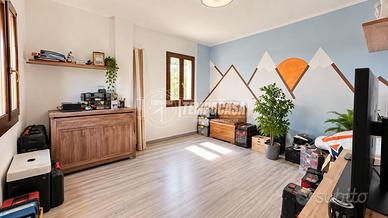 casa indipendente con giardino