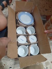 set di 6 tazzine,6 piattini, zuccheriera e teiera 