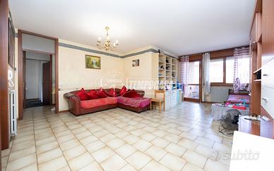 AMPIO QUADRILOCALE CON CANTINA E BOX!