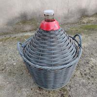 60 bottiglie di vetro spesso colore nero e damigia