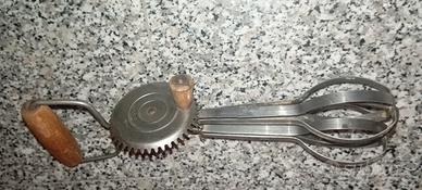 Per Collezionisti : Sbattitore a manovella anni 50