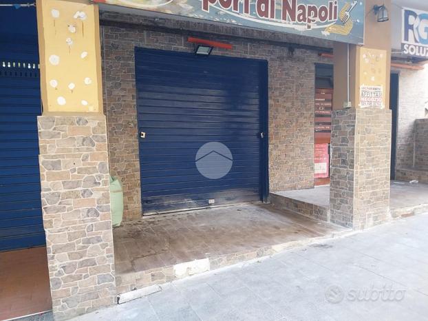 NEGOZIO A NAPOLI