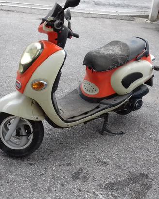 Scooter Linhai Eggy 125 aziendale