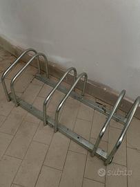 Rastrelliera portabici biciclette