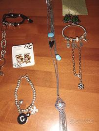 Set di bigiotteria