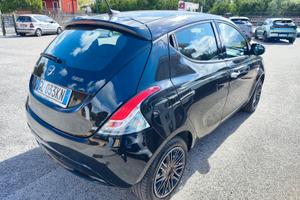 Lancia Ypsilon 1.0 FireFly 5 porte S&S Hybrid Silv