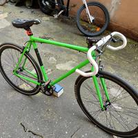 bicicletta uomo scatto fisso 