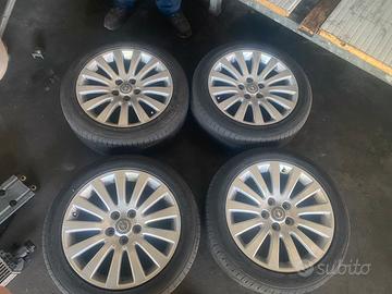 cerchi da “18 completi di gomme al 70%
