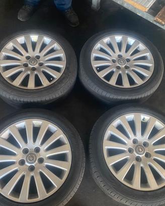 cerchi da “18 completi di gomme al 70%