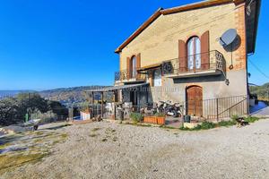 Rigomagno (SI), casa di campagna con terreno