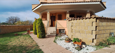 Villa angolare in quartiere residenziale - tre liv