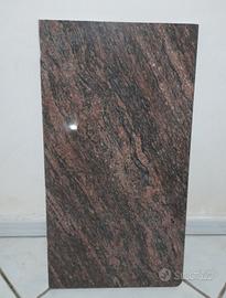 Marmo e sportello per camino