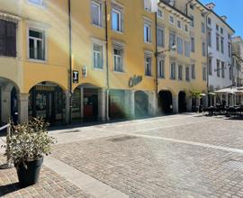 Udine negozio 9 vani 440 Mq zona Centro storico 