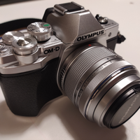 Fotocamera Olympus E-M10 Mark III +