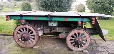 Carro agricolo antico decorato originale