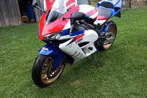 moto cbr1000 anno 2004