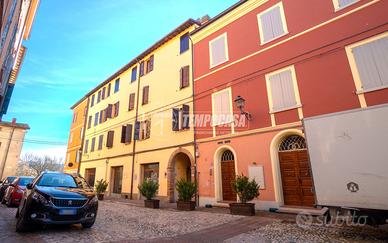 AMPIO MONOLOCALE IN CENTRO!