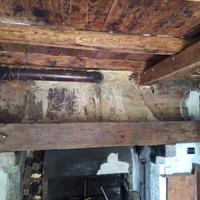 Trave antico in larice. 