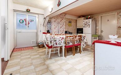 Quadrilocale con taverna e spazio esterno