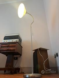 Elegante piantana moderna, illuminazione max 60W