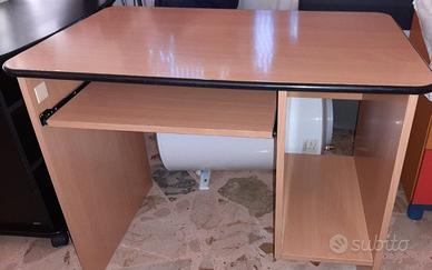 NUOVISSIMA scrivania con postazione PC e sedia
