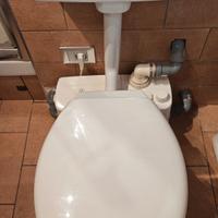 WC in ceramica con cassetta  di scarico esterna