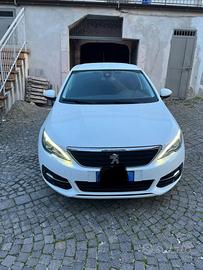 Peugeot 308 1.5 cc 130cv