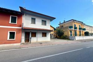 VALLENONCELLO: indipendenza e comfort in bifami...