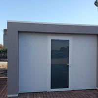 Casetta da giardino con portale