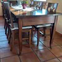 tavolo in noce e 8 sedie 