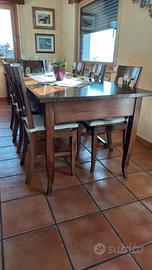 tavolo in noce e 8 sedie 