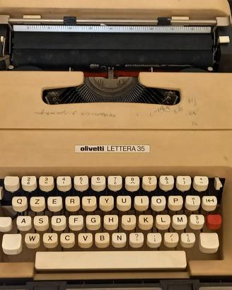 Macchina da scrivere Olivetti Lettera 35 – Vintage