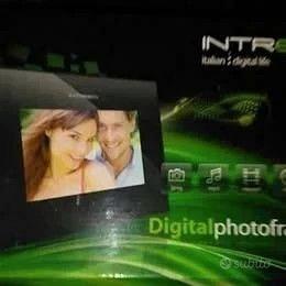 Cornice digitale nera