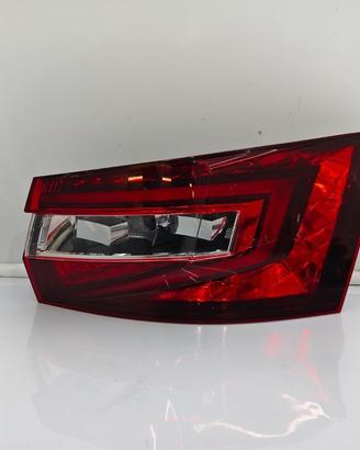 Faro fanale stop posteriore dx skoda superb iii 20