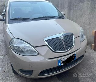 Lancia y benzina