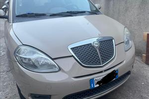 Lancia y benzina
