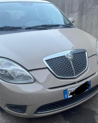 Lancia y benzina