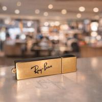 💾 Chiavetta USB Ray-Ban originale – Nuova