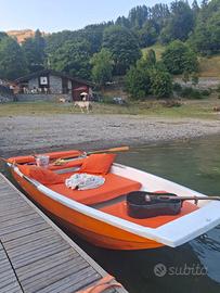 Barca in vetroresina in legno
