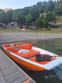 Barca in vetroresina in legno