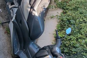 scooter Yamaha x-max 125