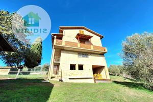 Rustico / Casale di 534 m² con più di 5 locali e b