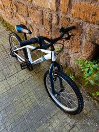 Btwin. MTB Bambino 6-9 anni Rockrider ST 120 Bianc