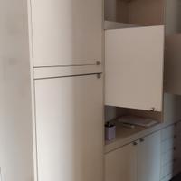 Mobile a parete componibile in legno chiaro 