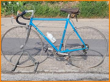 Vicini Bici da Corsa — Telaio e Dotazione