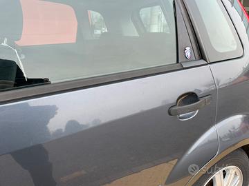 FORD FIESTA GHIA