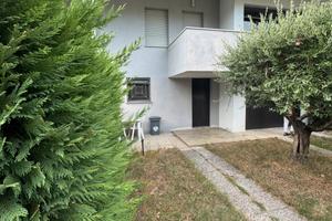 Villa a schiera interna a un villaggio Latisana